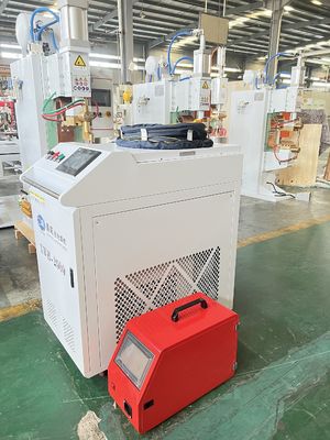 โมลด์เวลด์ 1500 Cnc ออนไลน์แม่นยํามือเลเซอร์เวลเดอร์ 1kw สําหรับอะลูมิเนียม