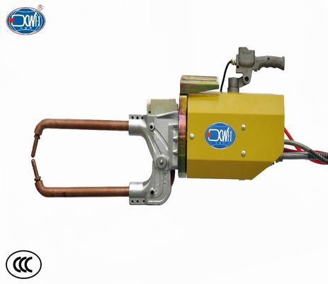 เครื่องเชื่อมจุดพกพา 15KVA เครื่องเชื่อมจุดเย็นด้วยน้ํา 220 วอลต์